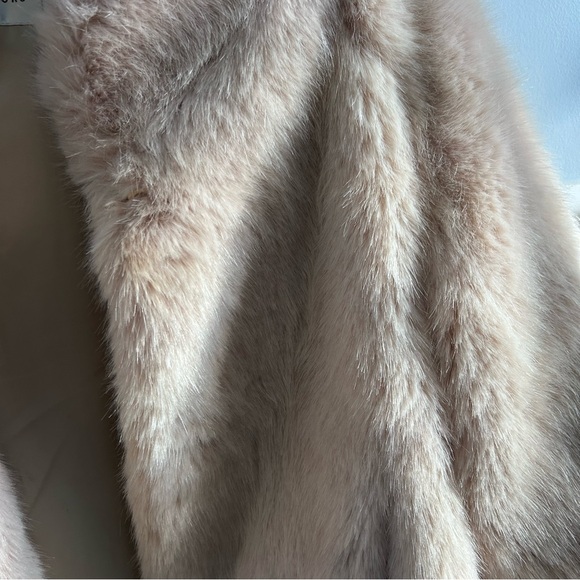 Fabulous Furs Blush Colored Teddy Jacket Faux Fur. Size Medium - Picture 7 of 9